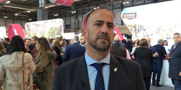 Vicente Campos destaca la oferta turística que Canillas del Aceituno presenta en Fitur 2023