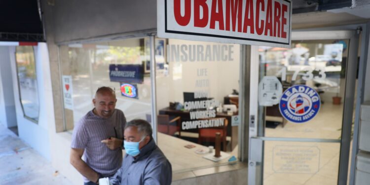 La inscripción de Obamacare se abrirá esta primavera para las personas que pierden Medicaid después de que finalicen las protecciones pandémicas
