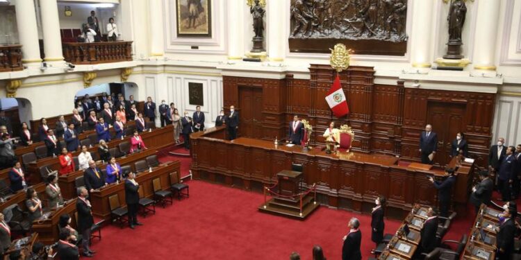 El Congreso de Perú votará el martes para adelantar a octubre las elecciones