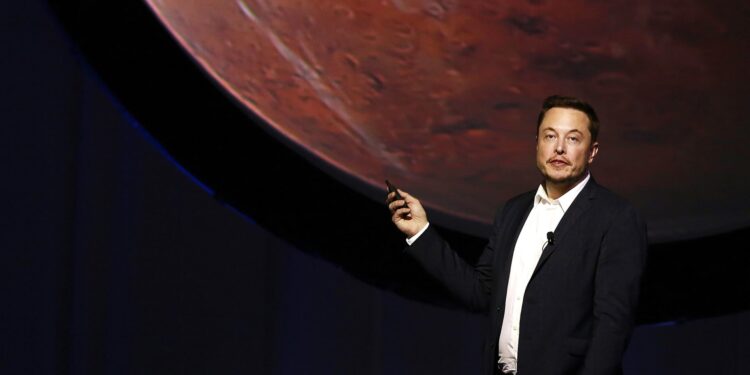 Bill Gates dice que la ambición de Elon Musk de colonizar Marte no es un buen uso del dinero