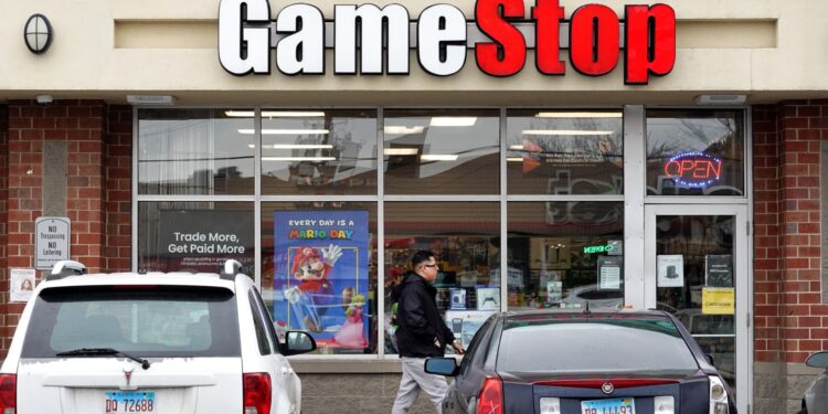Las acciones de GameStop se disparan después de que el minorista publica su primera ganancia trimestral en dos años